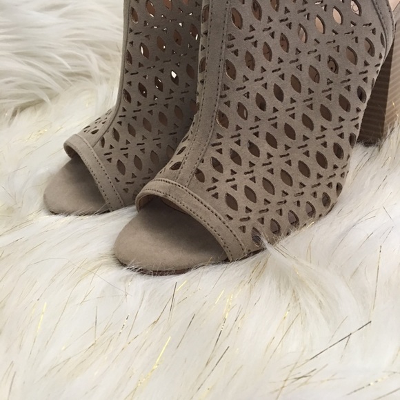 Open toe Booties - Picture 2 of 5